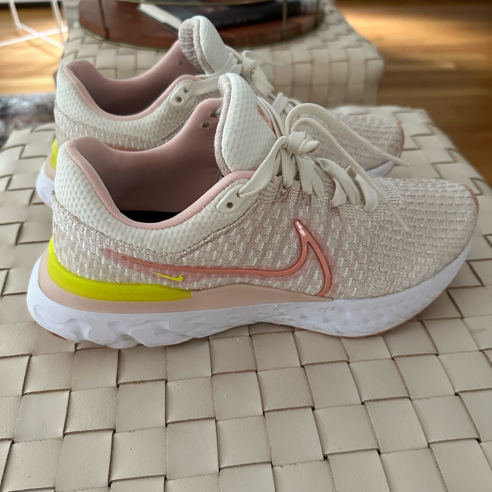 Nike React Infinity Flyknit -Like New Size 9
